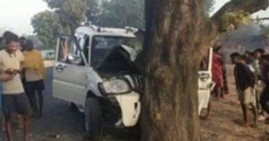 Jashpur BREAKING : बारातियों से भरी तेज रफ़्तार चार पहिया वाहन अनियंत्रित होकर सड़क किनारे स्थित महुआ पेड़ से टकराई…दुर्घटना में 8 लोग घायल…पढ़ें पूरी खबर