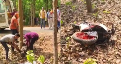 Jashpur Accident BREAKING : दर्दनाक सड़क हादसा…तेज रफ्तार बाइक अनियंत्रित होकर पेड़ से जा टकराई…हादसे में दो युवकों की मौके पर दर्दनाक मौत…पढ़ें पूरी खबर