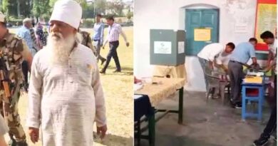 Lok Sabha Election Breaking : मतदान के दौरान बड़ी घटना…वोट डालने पहुंचा था शख्स…EVM मशीन को उठाकर पटक दिया…चिख- चिख कर बोलने लगा…पढ़ें पूरी खबर